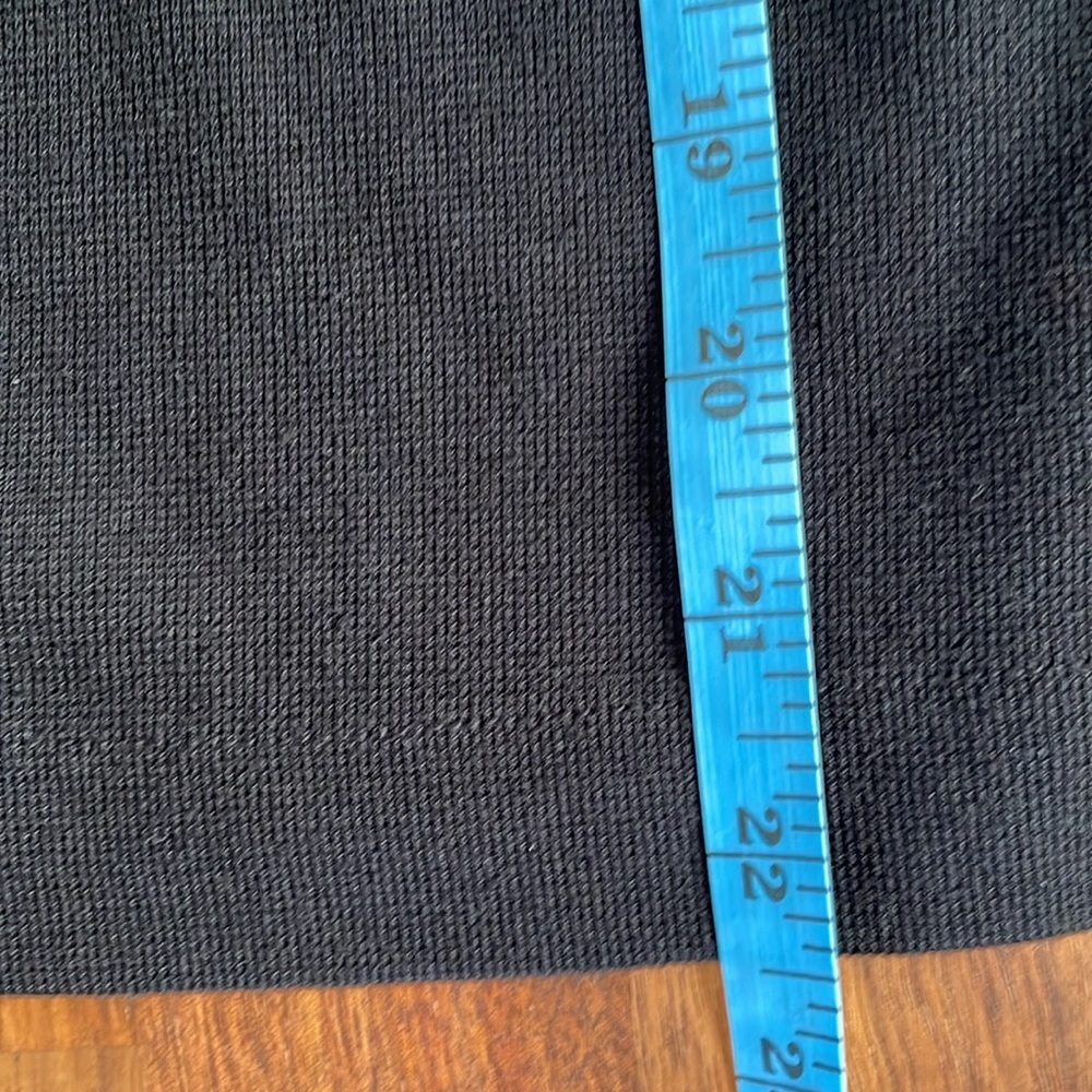 UNIGLO BLACKEST BLACK SWEATER size L - Picture 8 of 8